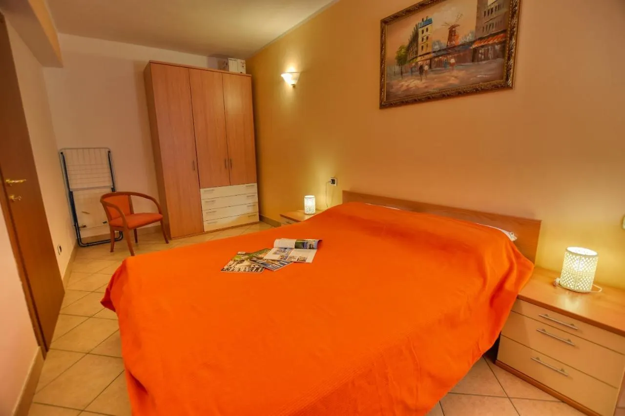 Roberto 2-Bedroom Apartment Acquaseria