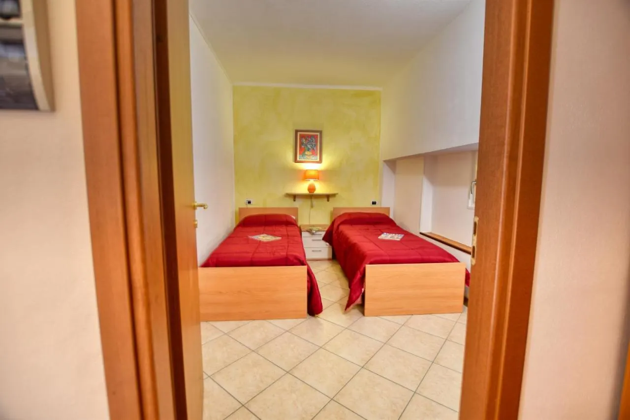 Roberto 2-Bedroom Apartment Acquaseria Italy