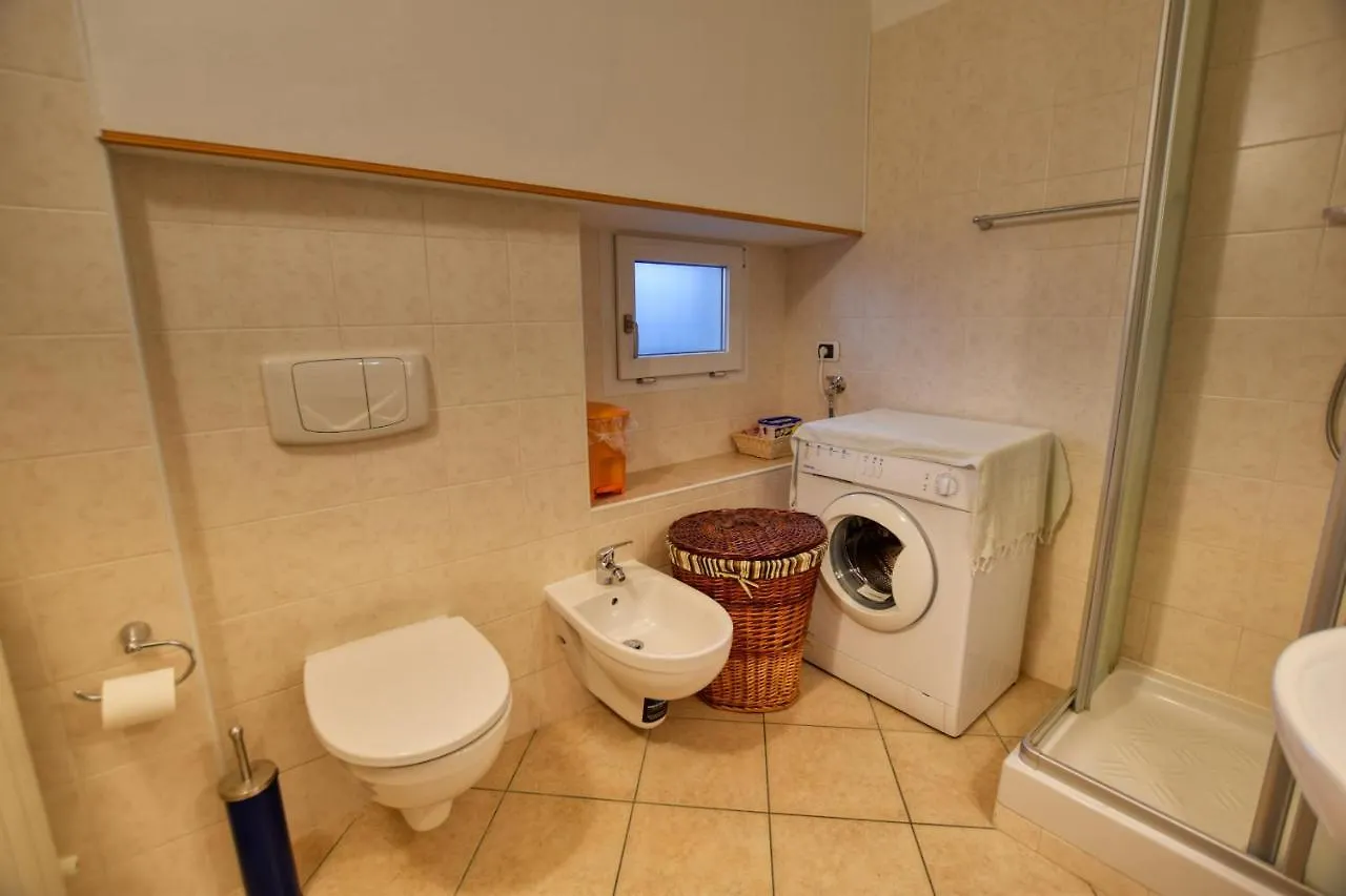 Roberto 2-Bedroom Apartment Acquaseria