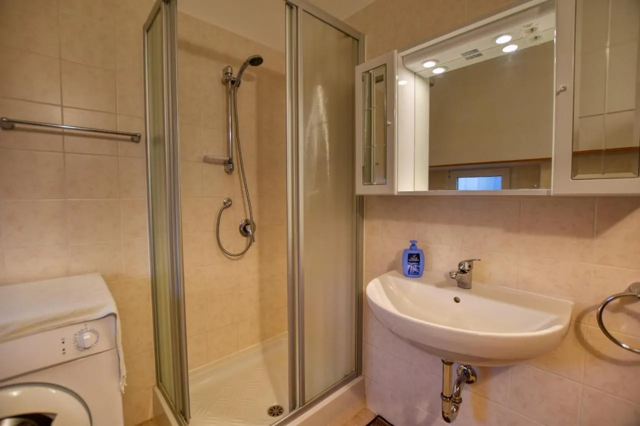 Roberto 2-Bedroom Apartment Acquaseria