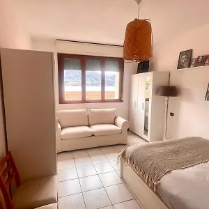 Como Lake With Two People Lake View And Near Beach Appartement