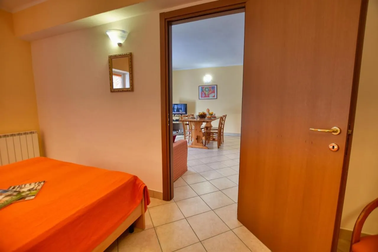 Roberto 2-Bedroom Apartment Acquaseria Italy